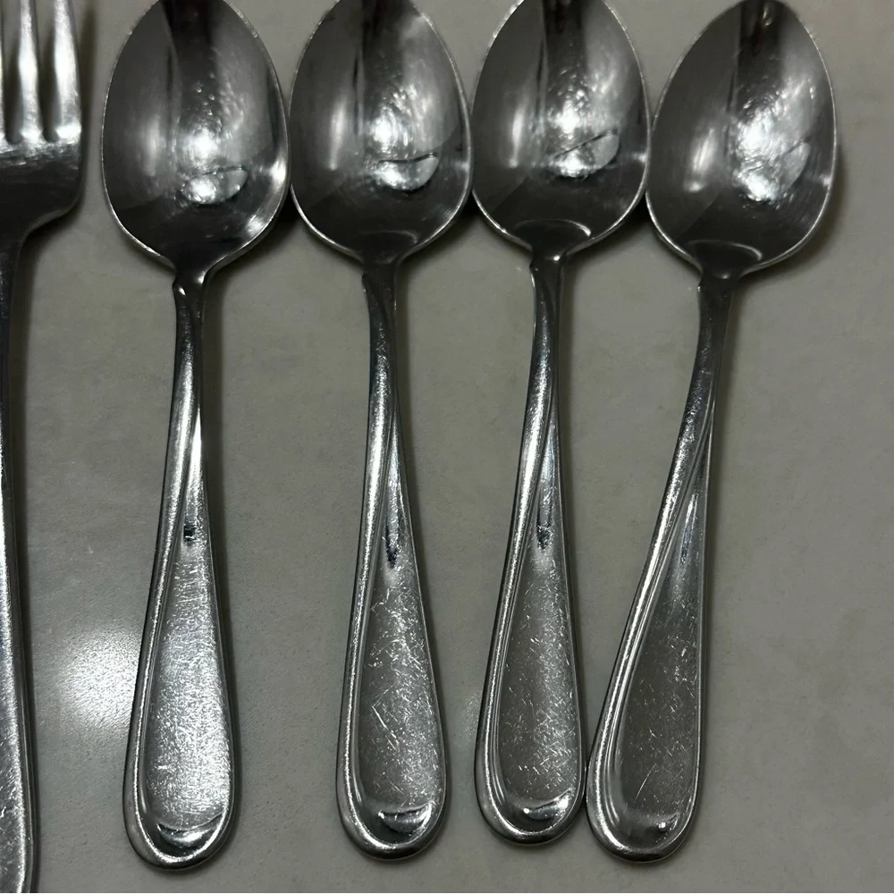 Oneida Flight Resistance Flatware Set Of 8 4 Dinner Forks 4 Spoons